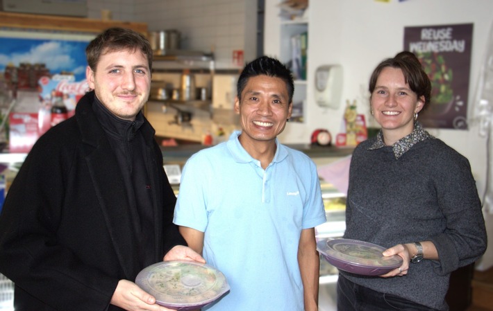 Lancierung des «reUse Wednesday» in Bern:  Wöchentlicher Aktionstag für Mehrweglösungen – initiiert von reCIRCLE für das EU-Forschungsprojekt STOPP.