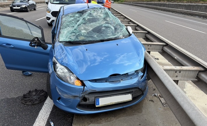 POL-PDLD: Verkehrsunfall mit überschlagenem PKW auf der A65