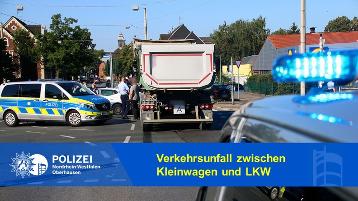 POL-OB: Verkehrsunfall zwischen Kleinwagen und LKW