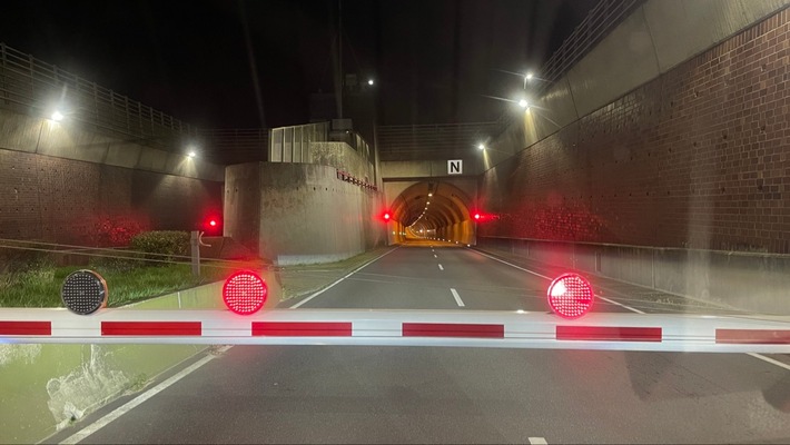 POL-CUX: Wesertunnel aufgrund technischer Probleme derzeit in beide Richtungen voll gesperrt