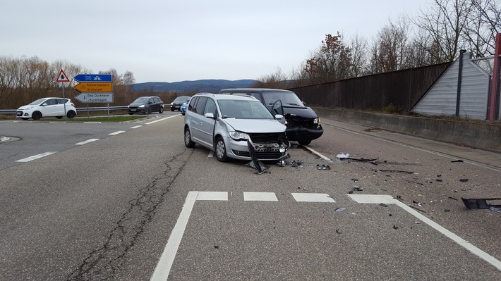 POL-PDNW: Vorfahrt missachtet / Unfall mit Personenschaden