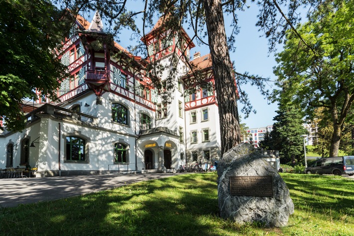 ICOMOS kürt historisches Hotel/Restaurant des Jahres 2017: Preisträger sind das Hotel Militärkantine in St. Gallen und die Brasserie Le Cardinal in Neuenburg