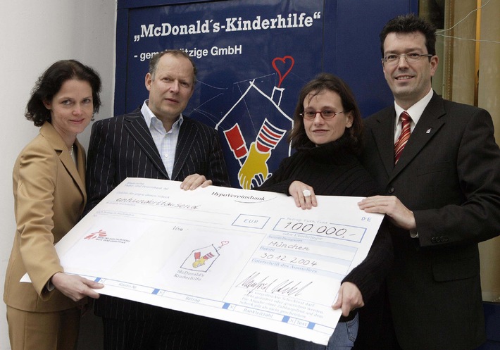 McDonald&#039;s Kinderhilfe spendet 100.000 Euro für die Betroffenen des Seebebens / Scheckübergabe an ÄRZTE OHNE GRENZEN in Berlin