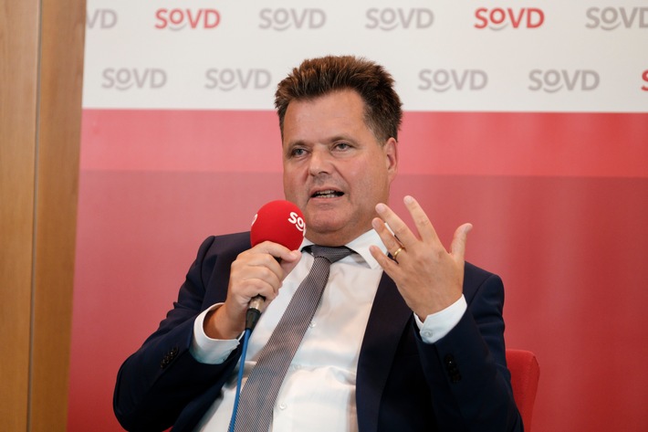 Jürgen Dusel fordert im SoVD-Inklusionstalk Gesetzestreue von Unternehmen