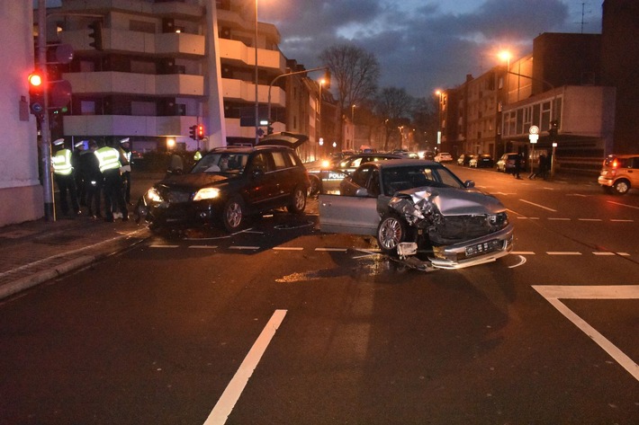 POL-MG: Verkehrsunfall auf der Gartenstraße