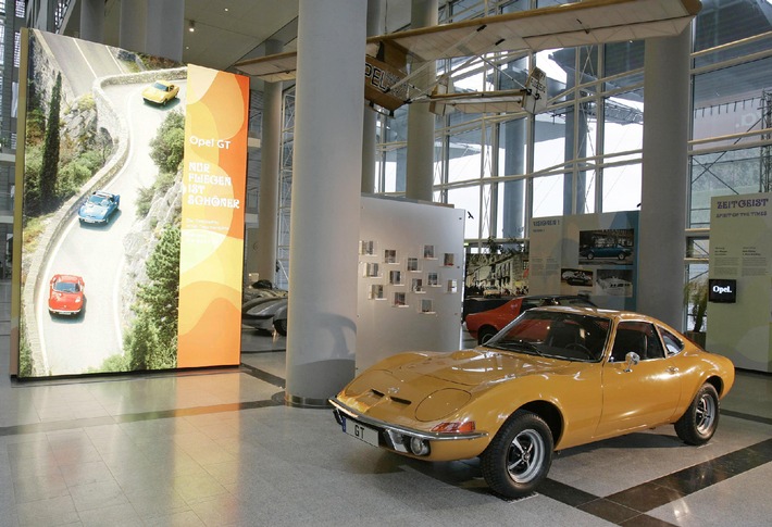 Opel GT-Ausstellung im Adam Opel Haus / &quot;Nur Fliegen ist schöner!&quot;/ Historische Schau über den Kult-Sportwagen aus den Siebzigern
