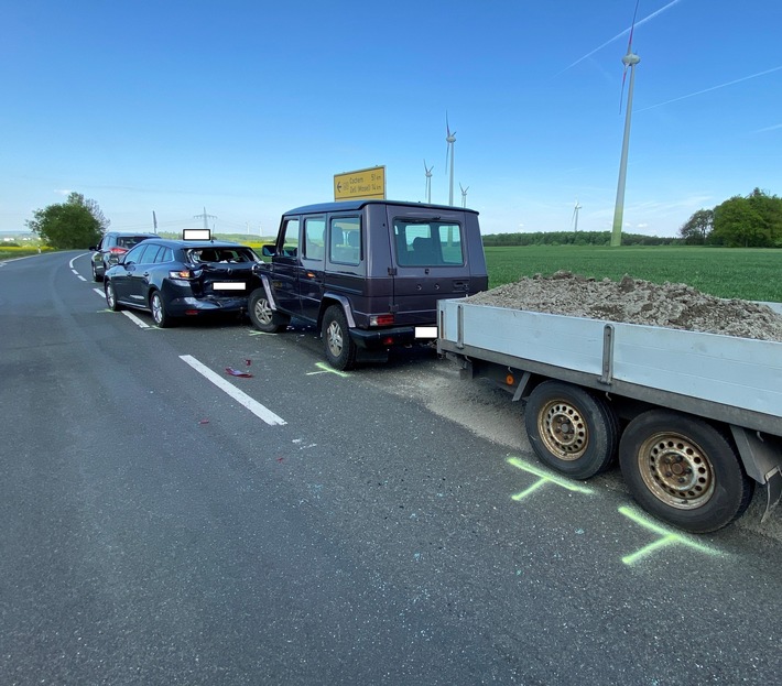 POL-PDWIL: Verkehrsunfall mit drei Fahrzeugen bei Peterswald-Löffelscheid