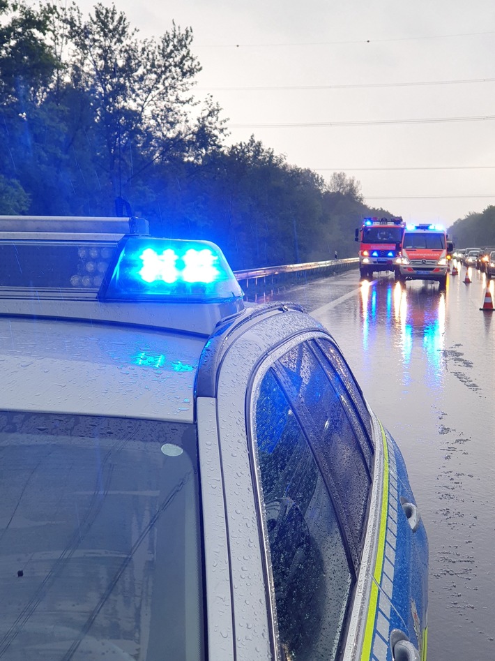 FW-BOT: Hagel und Platzregen sorgt für Verkehrsunfälle auf der A31 und hohes Einsatzaufkommen / Rettungshubschrauber im Einsatz