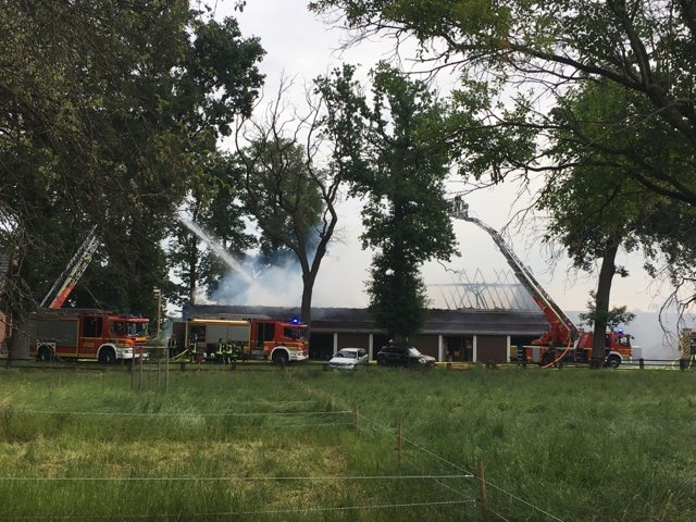 FW-GE: 1. Presseinformation über das Feuer auf dem Bauernhof in Gelsenkirchen-Hassel