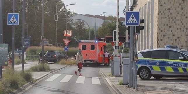 POL-RBK: Bergisch Gladbach - Radfahrer am Zebrastreifen "Driescher Kreisel" verletzt