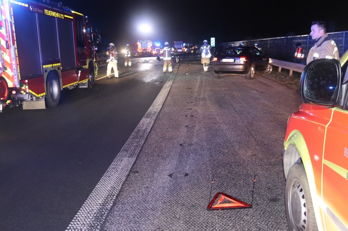 POL-MS: 48-Jähriger erliegt Verletzungen nach Unfall auf der A42 - 60-Jähriger verstirbt nach medizinischem Notfall im Rückstau