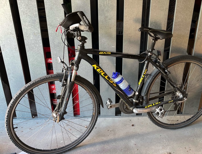 POL-MG: Einbrecher stiehlt Fahrrad - und stellt ein anderes hin