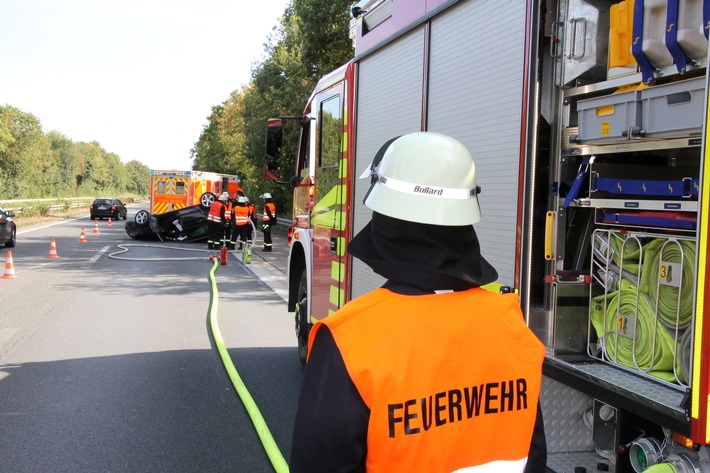 FW-WRN: 2RTW - zwei verunfallte PKW - BAB1 &gt; Köln - 5 Verletzte