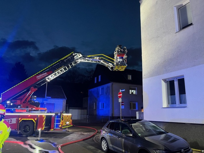 FW-OB: Kellerbrand im Mehrfamilienhaus