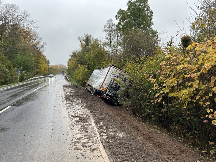 POL-PDLD: Vollsperrung Fahrbahn nach umgestürztem Lkw