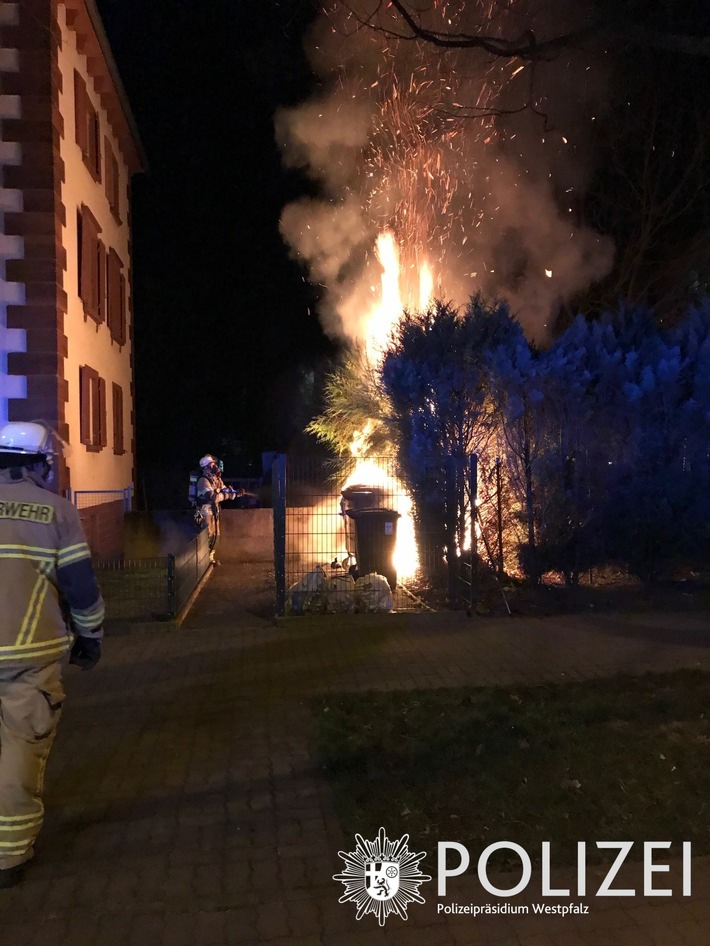 POL-PPWP: Brand eines Müllcontainers