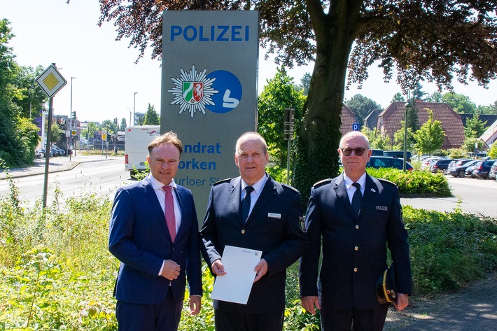 POL-BOR: Kreis Borken - Direktionsleiter Verkehr Frank Schulz in den Ruhestand verabschiedet