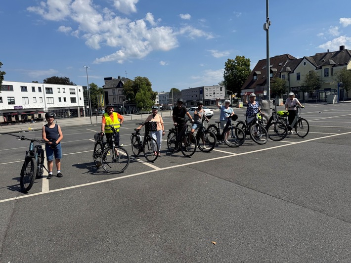 POL-HA: Voller Erfolg: Erste Fahrradtour mit der Hagener Polizei bei bestem Wetter