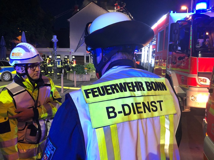 FW-BN: Feuerwehreinsatz in der Bonner Altstadt - sieben Verletzte nach Hotelbrand