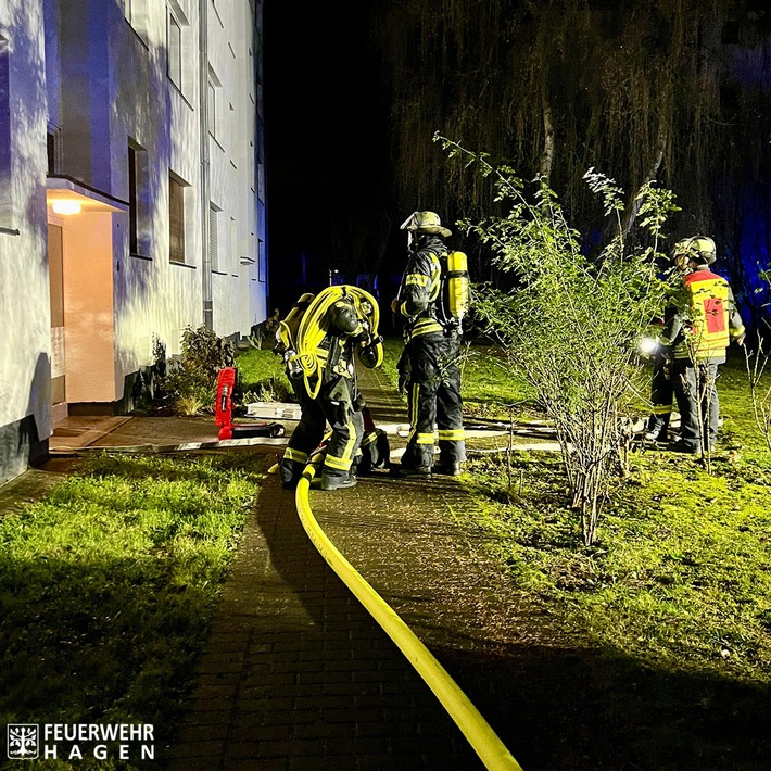 FW Hagen: Brandeinsatz - Brand im Gebäude