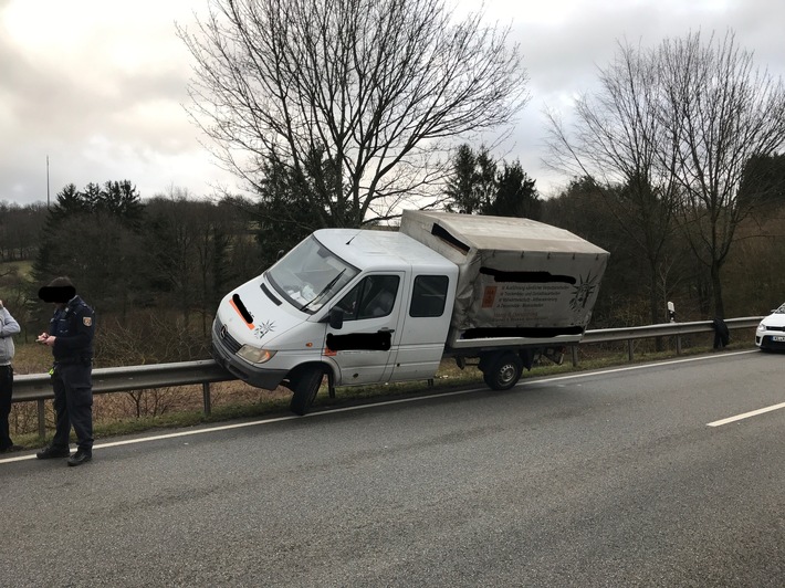 POL-PDKL: Rockenhausen (Donnersbergkreis) - Sprinter fährt auf Leitplanke