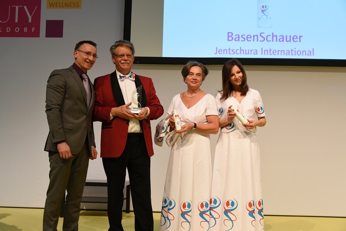 Das basische Duschgel &quot;BasenSchauer&quot; der Marke P. Jentschura hat den Publikumspreis &quot;Wellness &amp; Spa Innovation Award 2016&quot; gewonnen / Die Auszeichnung wird vom Deutschen Wellness-Verband verliehen