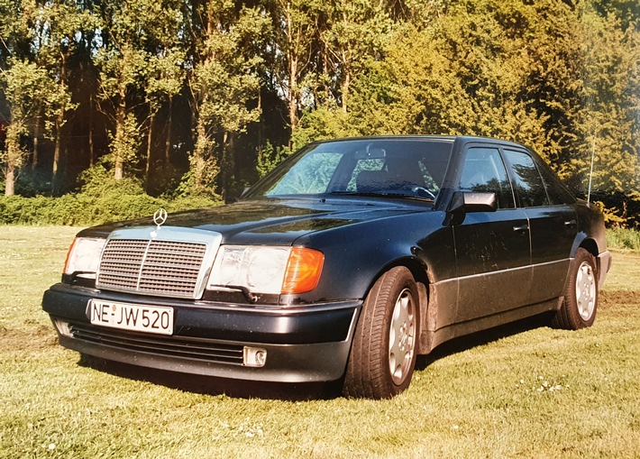 POL-NE: Autodiebe schlagen auf Supermarkt-Parkplatz zu - "Youngtimer" gestohlen