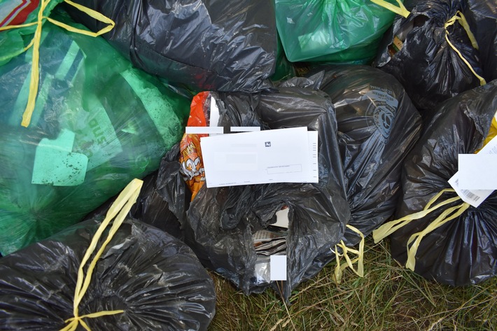 POL-NI: Stadthagen-Mehrere Kubikmeter Müll illegal entsorgt