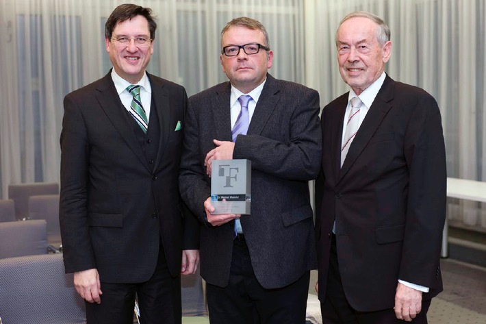 Dr. Werner Mussler erhält Deutschen Fachjournalisten-Preis 2011 (mit Bild)
