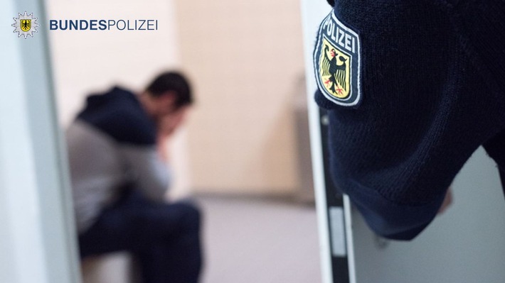 Bundespolizeidirektion München: Zwei Beamte bei Widerstand leicht verletzt - Aufgriffszahlen von Migranten steigen an