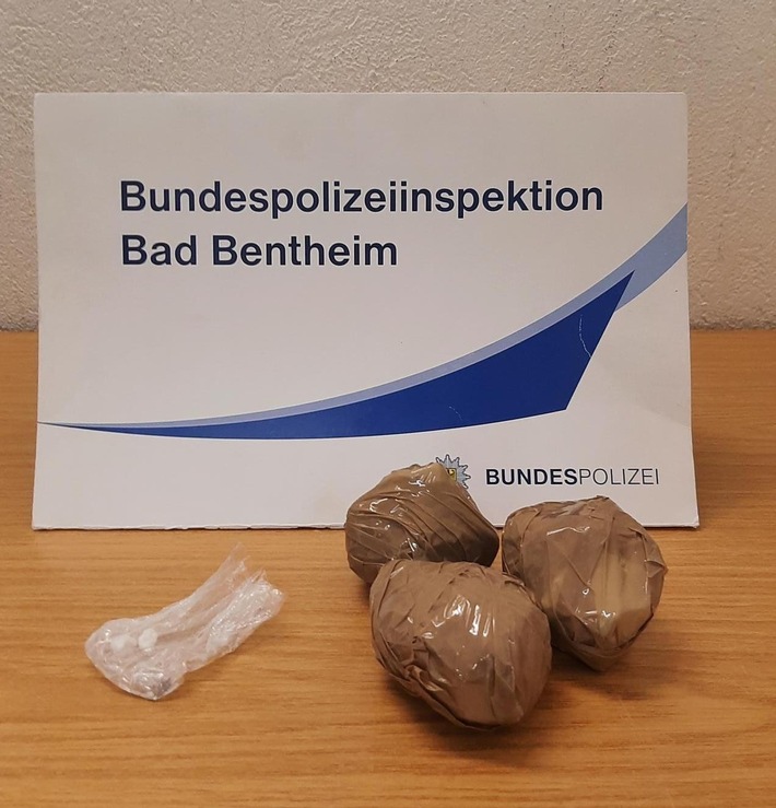 BPOL-BadBentheim: Kokain im Wert von rund 10.000 Euro in der Unterhose / Auffallende Ausbeulung im Schritt wird 44-Jährigen zum Verhängnis