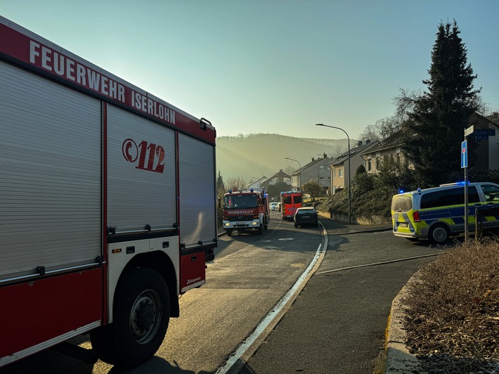 FW-MK: Einfamilienhaus durch Brandrauch unbewohnbar - Bewohner können sich selbst retten