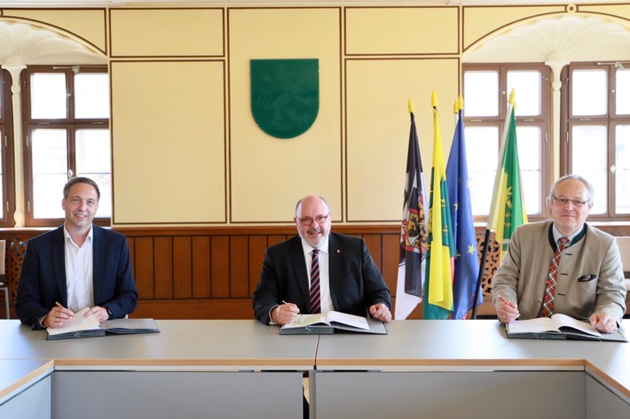 Vertrag für den FriedWald Rudolstadt unterzeichnet