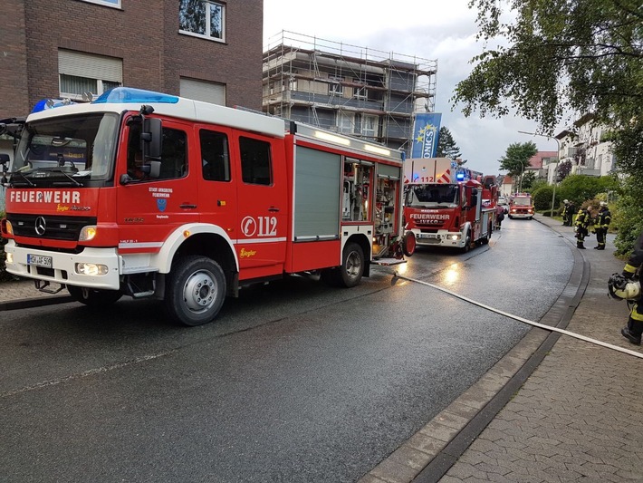 FW-AR: Feuerwehr Arnsberg löscht brennende Matratze in Heim für behinderte Menschen: Brandmeldeanlage schützt Bewohner vor Schlimmerem