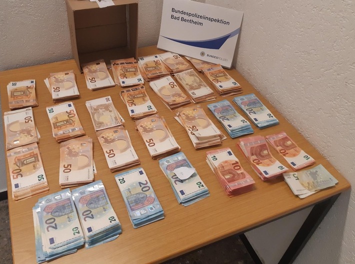 BPOL-BadBentheim: Bargeldschmuggel: Bundespolizei entdeckt rund 21.500 Euro