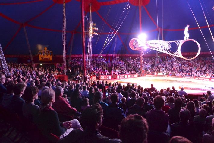 Der traditionelle Zirkus mit Wildtieren und der Erfolg von Hamburg