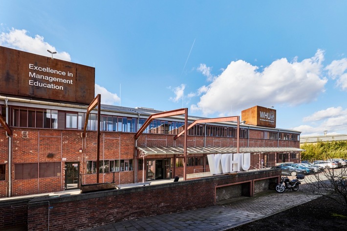 Das neue „Krautkrämer Building“ am WHU-Campus: Hochschule würdigt langjährige und großzügige Unterstützung des Ehepaars Krautkrämer mit Umbenennung der Düsseldorfer Bogenhalle