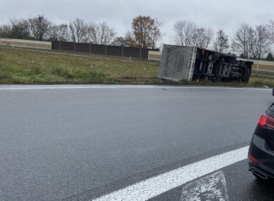 POL-PDNW: umgekippter LKW