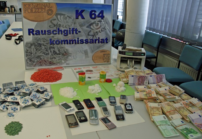 POL-F: 110804 - 911 Frankfurt: Thailändische Drogenhändlerinnen festgenommen (Bildbeilage beachten)