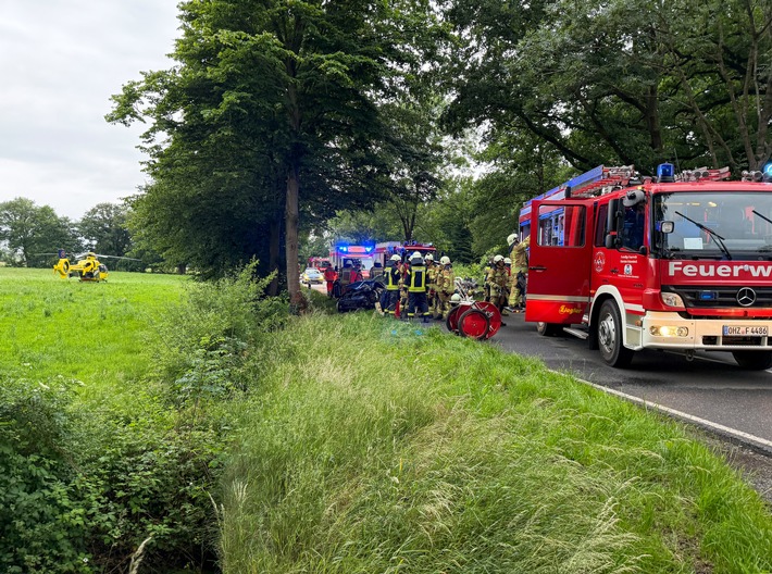 FW Osterholz-Scharm.: Verkehrsunfall mit eingeklemmter Person in Teufelsmoor