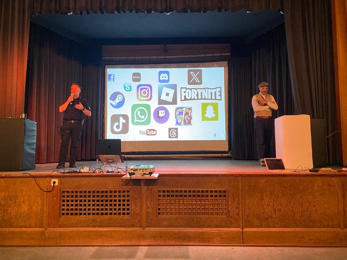 POL-HL: HL_St. Jürgen / Gelungene Präventionsveranstaltung "Sicher@ Smart - Gemeinsam für mehr Medienkompetenz"