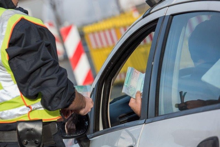 Bundespolizeidirektion München: Beihelfer muss tief in die Tasche greifen/Bundespolizei vollstreckt Haftbefehl