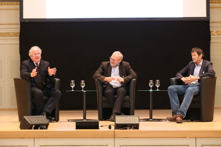 200 Fachleute aus Politik, Wirtschaft und Sozialbereich diskutieren am Caritas-Forum in Bern / Recht auf existenzsichernde Arbeit