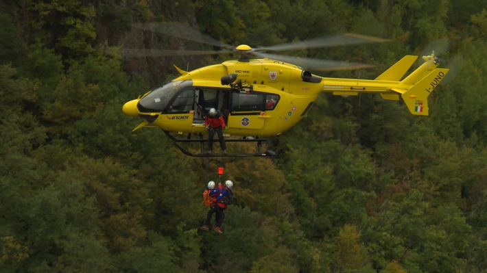 "ZDF.reportage: Notruf für die Heli-Docs"/ ZDF-Reporter mit Rettungsfliegern unterwegs in den Südtiroler Alpen (FOTO)