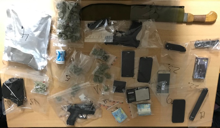 POL-DO: Nach Zeugenhinweisen: Polizei nimmt mutmaßliche Drogendealer fest