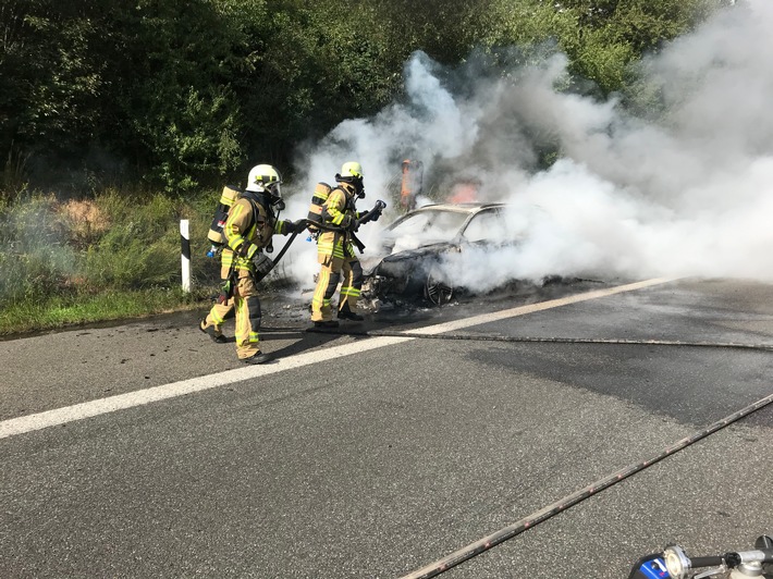 FW-BOT: KFZ Brand auf der Autobahn A2