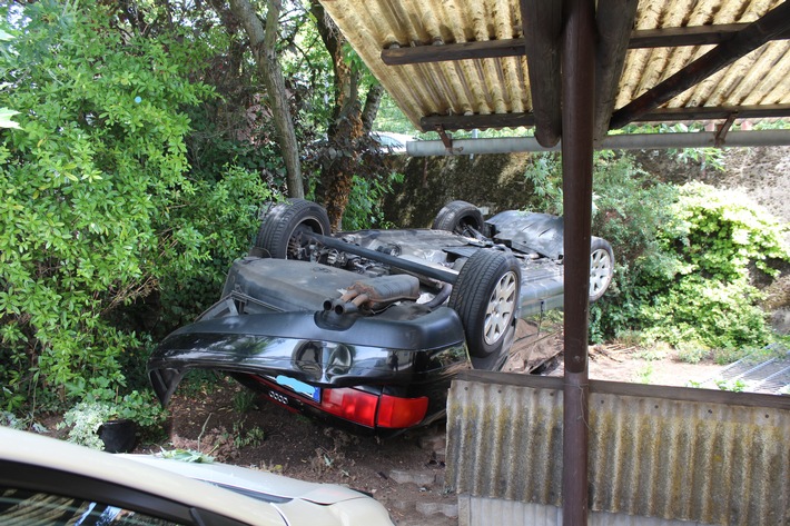 POL-PDKO: Verkehrsunfall mit leichtverletztem Autofahrer