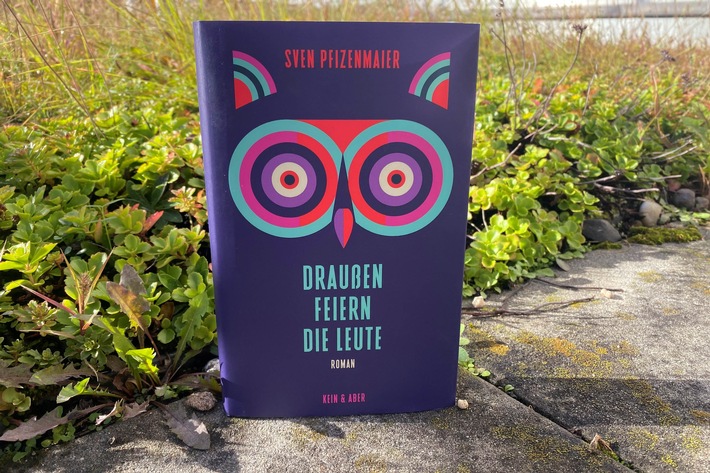 ZDF-"aspekte"-Literaturpreis 2022 geht an Sven Pfizenmaier für "Draußen feiern die Leute" (FOTO)