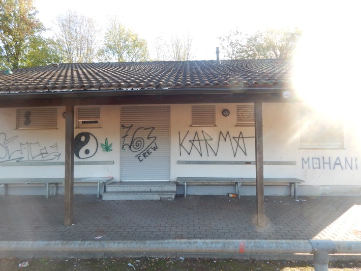 POL-PDMT: Sachbeschädigungen durch Graffiti am Sportplatz Hartenfels