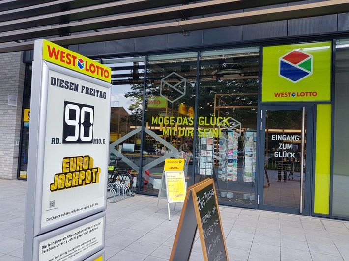 Seit inzwischen sechs Ziehungen ist der Jackpot in der obersten Gewinnklasse nicht geknackt worden. Jetzt wartet der maximal mögliche Mega-Jackpot von 90 Millionen Euro - ausgerechnet an einem Freitag, den 13. Doch warum nicht an diesem vermeintlichen Pechtag das Glück herausfordern? / Weiterer Text über ots und www.presseportal.de/nr/107909 / Die Verwendung dieses Bildes ist für redaktionelle Zwecke unter Beachtung ggf. genannter Nutzungsbedingungen honorarfrei. Veröffentlichung bitte mit Bildrechte-Hinweis. Seit inzwischen sechs Ziehungen ist der Jackpot in der obersten Gewinnklasse nicht geknackt worden. Jetzt wartet der maximal mögliche Mega-Jackpot von 90 Millionen Euro - ausgerechnet an einem Freitag, den 13. Doch warum nicht an diesem vermeintlichen Pechtag das Glück herausfordern? / Weiterer Text über ots und www.presseportal.de/nr/107909 / Die Verwendung dieses Bildes ist für redaktionelle Zwecke unter Beachtung ggf. genannter Nutzungsbedingungen honorarfrei. Veröffentlichung bitte mit Bildrechte-Hinweis.